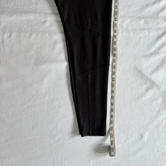 Splendid Women’s Black Patchwork Speckled Cracked Coated Leggings - Size M. - Picture 10 of 11